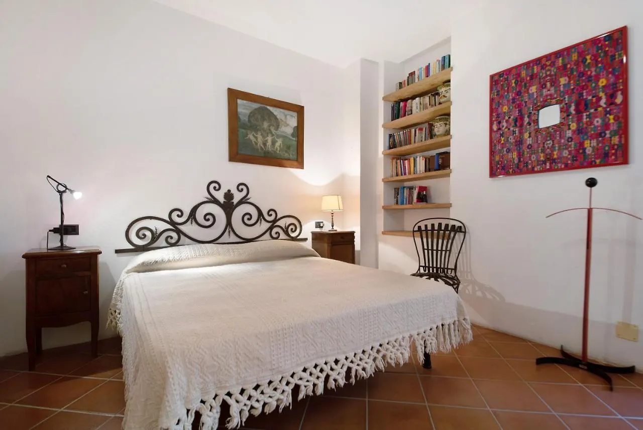 הוילה לבנטו Casa Di Gina 0*,  איטליה
